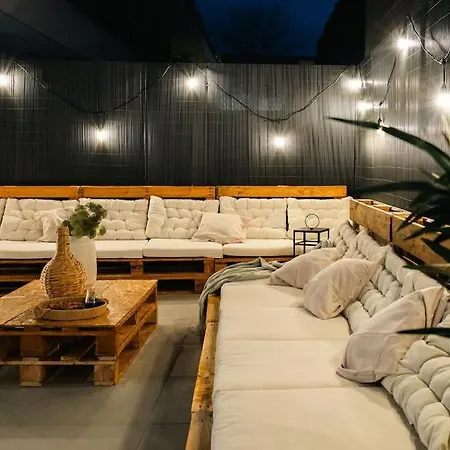 Downtown Scandinavian Igloo With Jacuzzi&terrace Bucharest